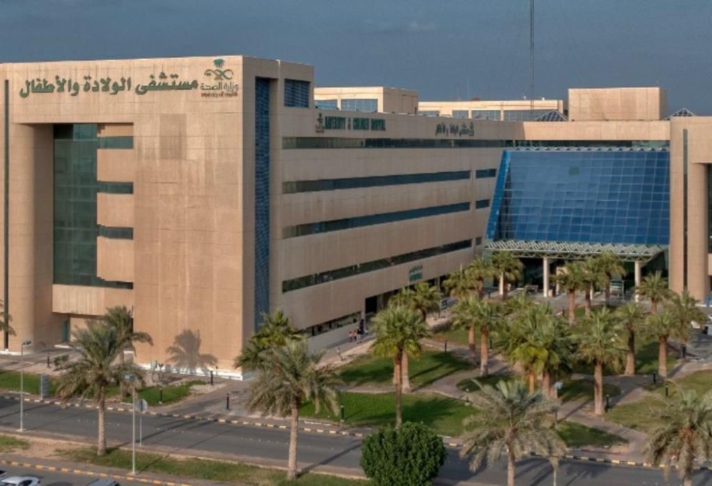 بالمنظار.-إزالة 49-مغناطيس-من-بطن-طفل-في-مستشفى-الولادة-والأطفال-بالدمام