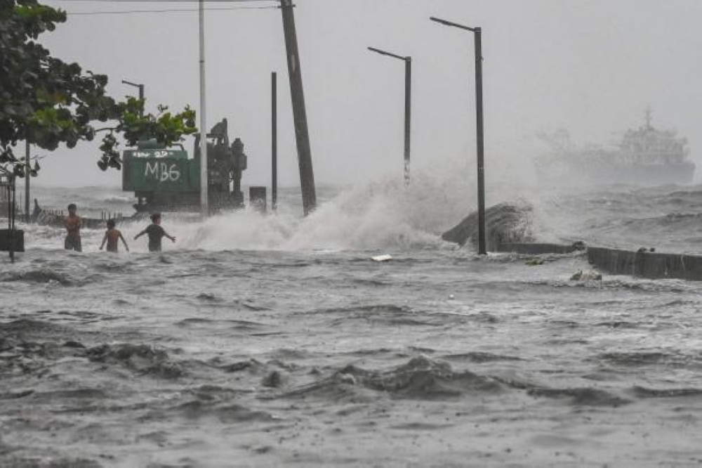 عاجل-|-بسبب-العاصفة.-القنصلية-السعودية-في-هيوستن-تطالب-المواطنين-بالحذر