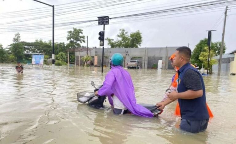 أكثر-من-30-قتيلًا-في-فيضانات-في-تايلاند-وماليزيا-ونزوح-الآلاف