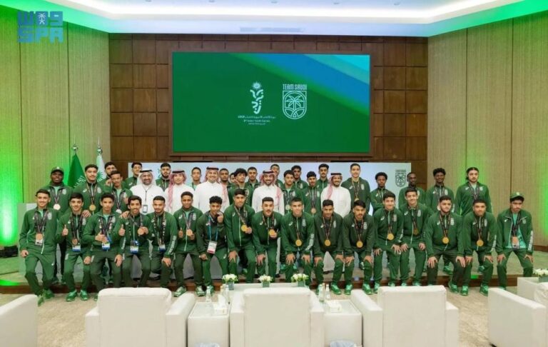 وزير-الرياضة-يستقبل-فريق-السعودية