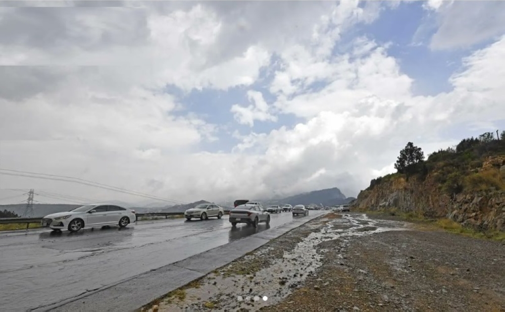 مع-رياح-شديدة.-أمطار-خفيفة-على-أجزاء-من-4-مناطق-اليوم-الخميس