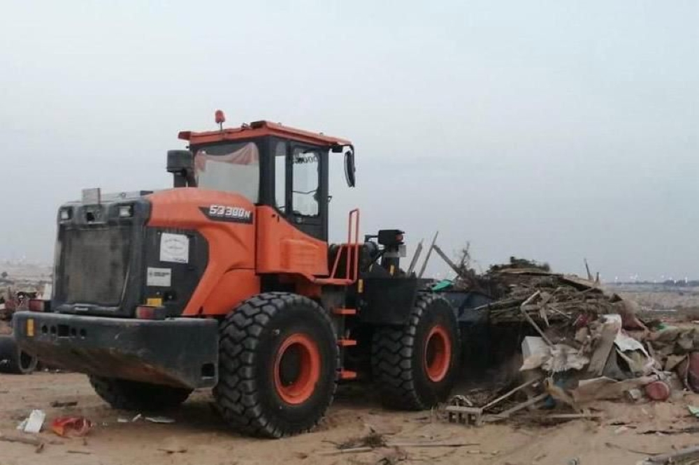 بعد-شكاوى-السكان.-بلدية-الظهران-تتدخل-وتزيل-11-ألف-متر-من-الأنقاض