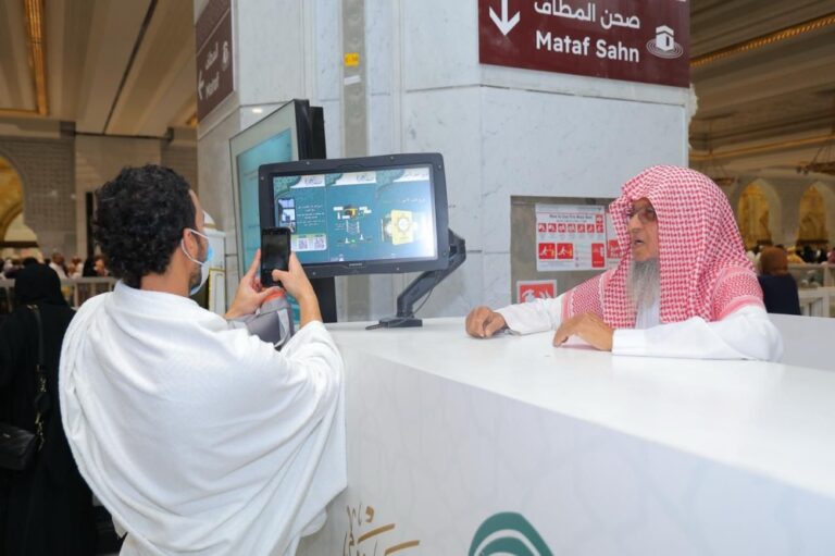 خدمات-ميدانية-ورقمية.-رفع-جاهزية-يوم-الجمعة-في-الحرمين-الشريفين