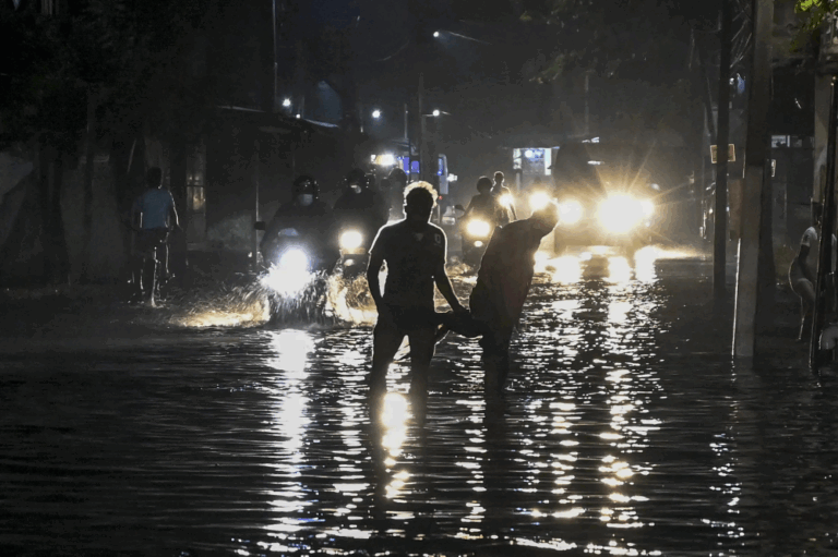 40-قتيلًا-على-الأقل-في-فيضانات-وانهيارات-أرضية-بسريلانكا