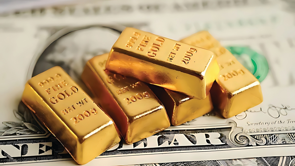 الذهب-يهبط-من-ذروة-أسبوعين-مع-تقييم-احتمالات-خفض-الفائدة-الأمريكية