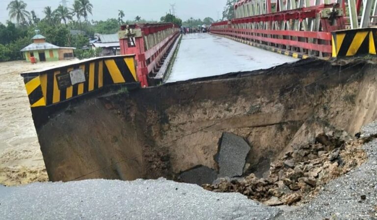 ارتفاع-حصيلة-الفيضانات-وانزلاقات-التربة-في-إندونيسيا-إلى-19-قتيلًا