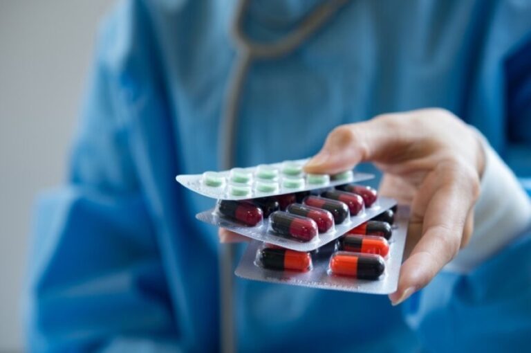 مهلة-90-يوماً-للتطبيق.-وإلزام-شركات-الأدوية-بملصقات-أسعار-«غير-قابلة-للإزالة»