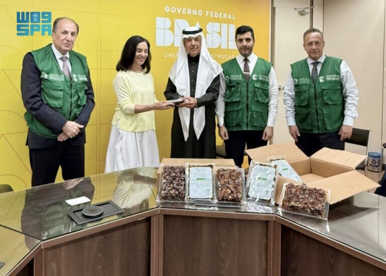 تمور-وسلال-غذائية-ومهمات-إسعافية.-السعودية-تقدم-مساعدات-في-3-دول