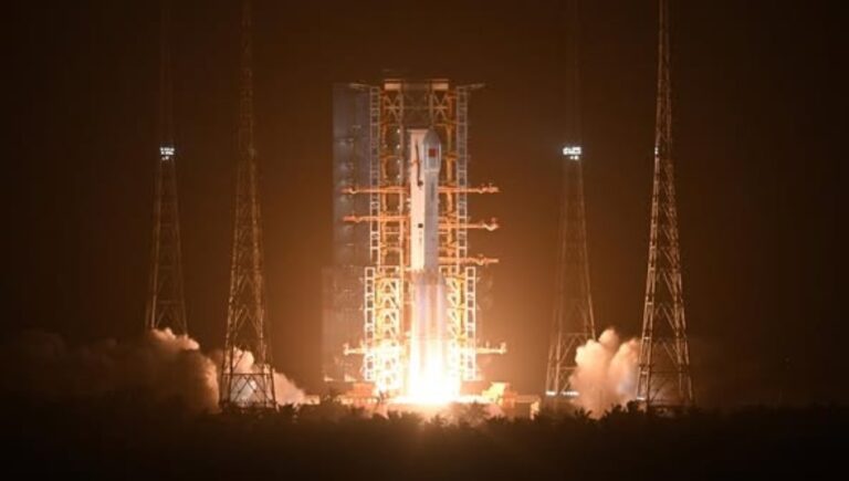 بالصور.-الصين-تطلق-قمرًا-صناعيًا-جديدًا-لإطلاق-المركبات-الفضائية