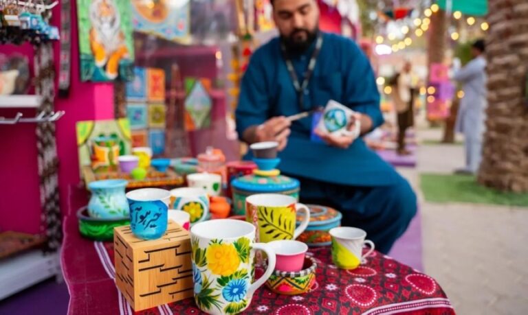 معبرين-عن-امتنانهم-للمملكة.-فعاليات-ثقافة-باكستان-تجذب-آلاف-الزوار