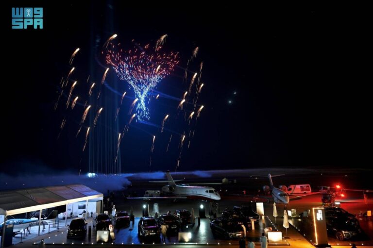 90-عرضا-جويا-
في-ختام-فعاليات-معرض-الطيران-العام