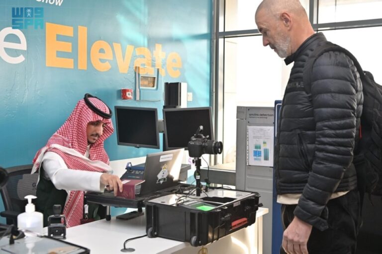 الجوازات-تنهي-إجراءات-مغادرة-ضيوف-معرض-الطيران-العام