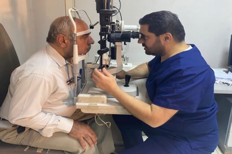 الاستشاري رمضان التركي: إجراء 935  عملية ماء أبيض في مدينة ديرالزور ضمن الحملة الطبية في سوريا