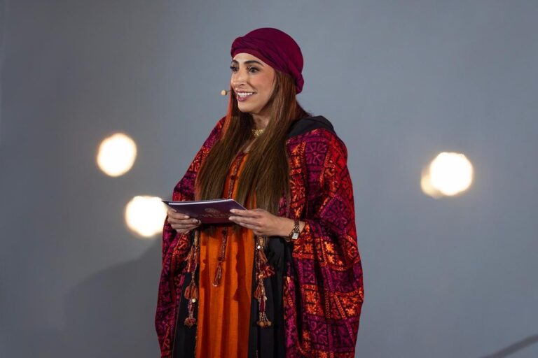 بدور القاسمي تطلق النسخة الثانية من مهرجان تنوير في صحراء مليحة بأمسية فنية ملهمة وتجربة إنسانية استثنائية