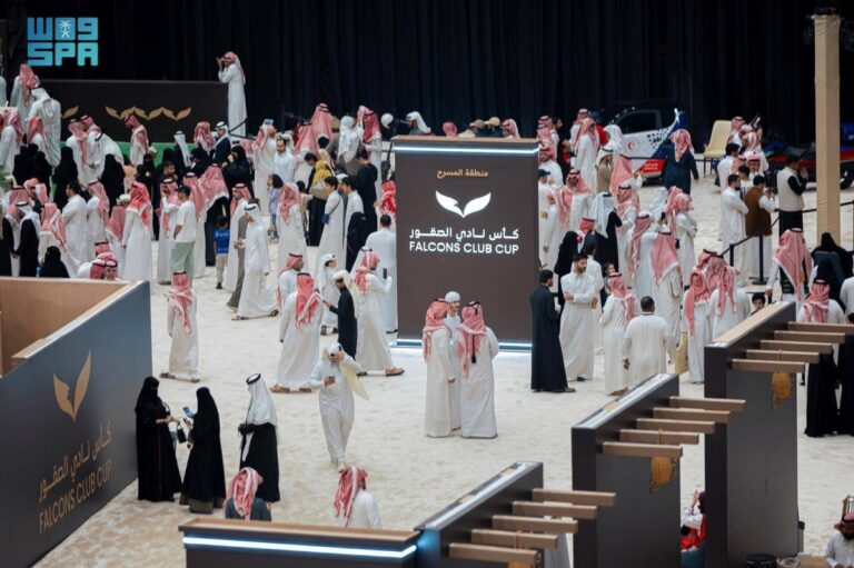 +-80-ألف-زائر-حتى-اليوم-السادس-
من-كأس-نادي-الصقور