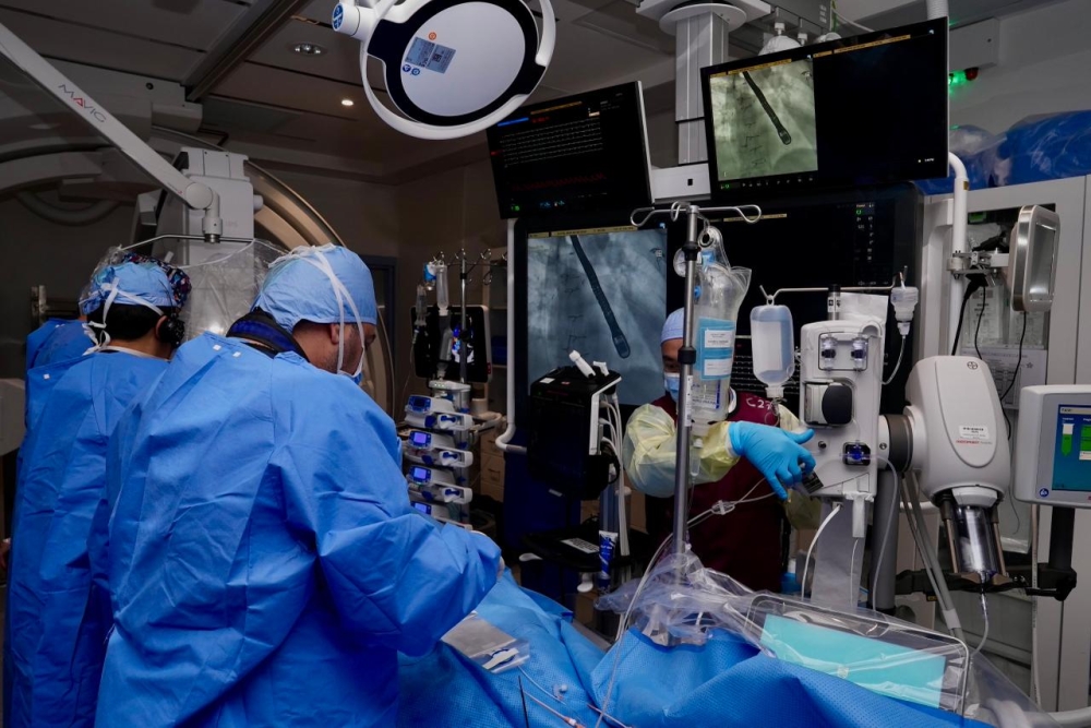 قسطرة-بنائية-معقّدة-تنقذ-حياة-خمسينية-من-فشل-القلب-بمكة