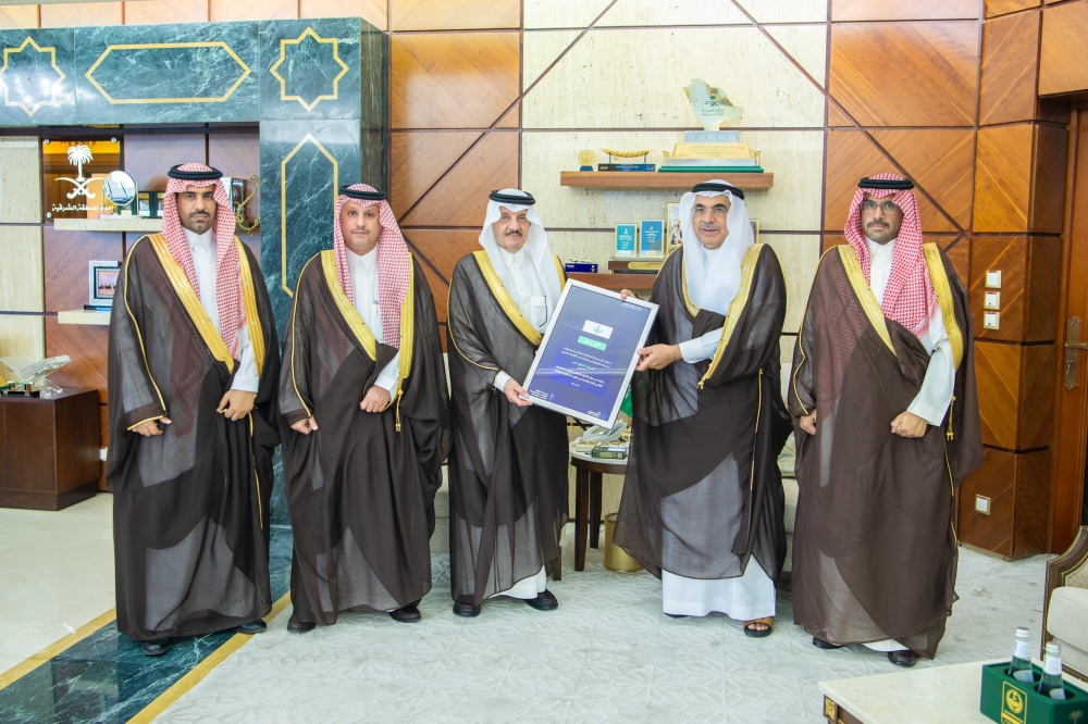 أمير-المنطقة-الشرقية-يشيد-بدعم-الدولة-للقطاع-البلدي-ويثمّن-إنجازات-أمانة-المنطقة