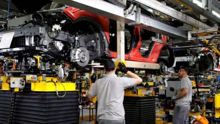 قطاع-الصناعة-في-بريطانيا-يعاود-النمو-لأول-مرة-منذ-أكثر-من-عام