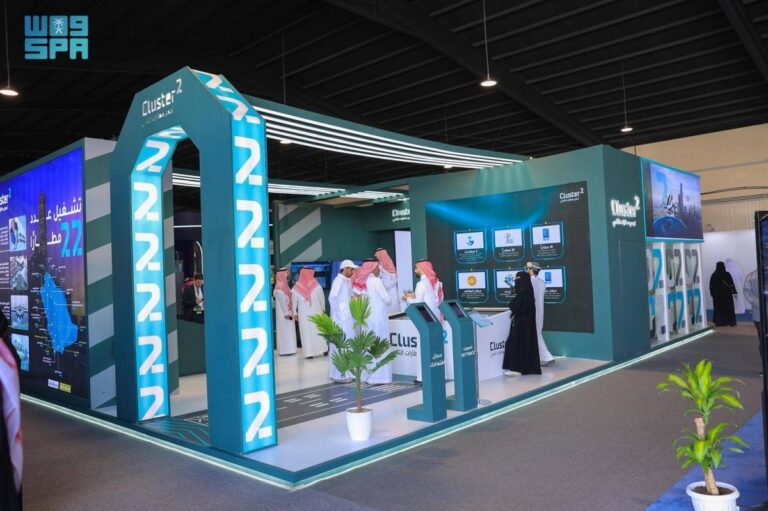 مجمع-مطارات-الثاني-يثري-مشاركته-في-«ساند-آند-فن-2025»