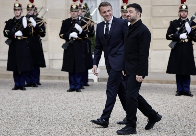 تفاصيل.-زيلينسكي-يتلقى-دعمًا-قويًا-من-ماكرون-خلال-محادثات-باريس