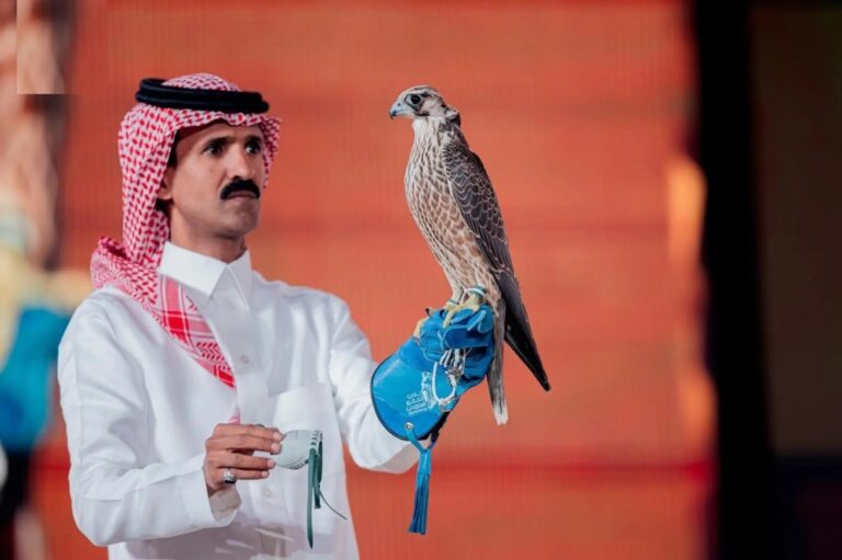 بمبيعات-64-مليون-ريال.-ختام-مزاد-نادي-الصقور-السعودي-2025