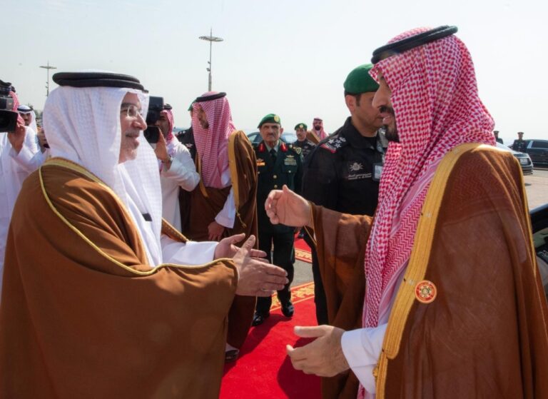 ولي-العهد-يصل-إلى-البحرين-لترؤس-وفد-المملكة-المشارك-في-القمة-الخليجية-46