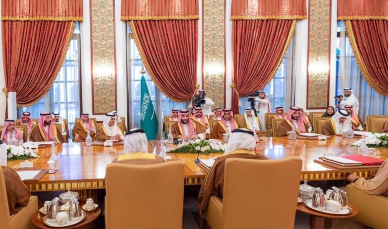 ولي-العهد-ونظيره-البحريني-يترأسان-اجتماع-المجلس-التنسيقي-في-المنامة