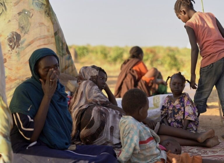 العفو-الدولية-تتهم-قوات-سودانية-بارتكاب-جرائم-حرب-في-مخيم-زمزم