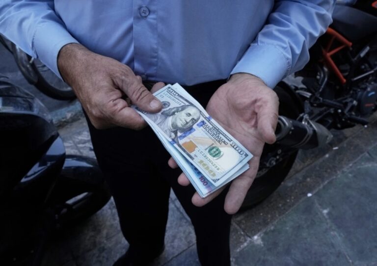 الريال-الإيراني:-تدهور-يتعمق-تحت-وطأة-العقوبات