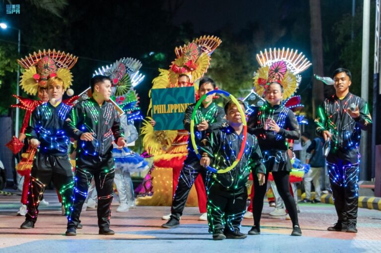 أيام-الثقافة-الفلبينية.-عروض-غنائية-وشعبية-تبهر-زوار-“انسجام-عالمي”