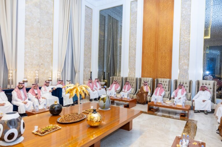 نائب-أمير-الشرقية-يعزّي-سعد-العتيبي-في-وفاة-والده