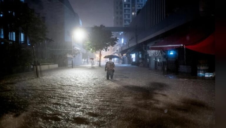 274-مفقودًا.-900-قتيل-حصيلة-ضحايا-فيضانات-إندونيسيا