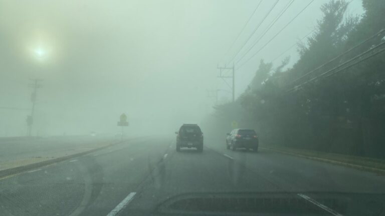 عاجل-|-إنذار-أحمر.-ضباب-كثيف-وانعدام-بالرؤية-على-هذه-الأماكن-في-الشرقية