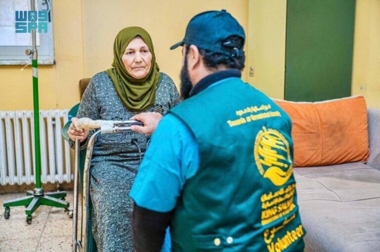 المتطوعون-السعوديون-بمركز-الملك-سلمان-للإغاثة.-
إنجازات-تتخطى-الحدود-وتحقق-أثرا-عالميا-في-ميادين-العمل-الإنساني