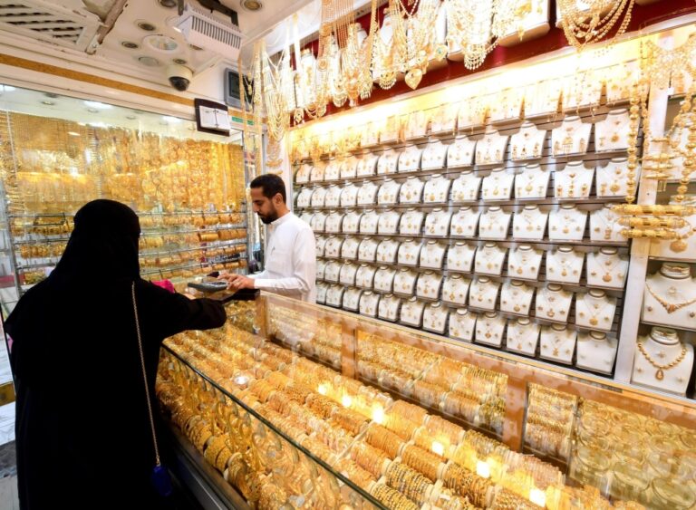 استقرار-أسعار-الذهب-اليوم-في-السعودية.-تعرف-على-سعر-جرام-عيار-21