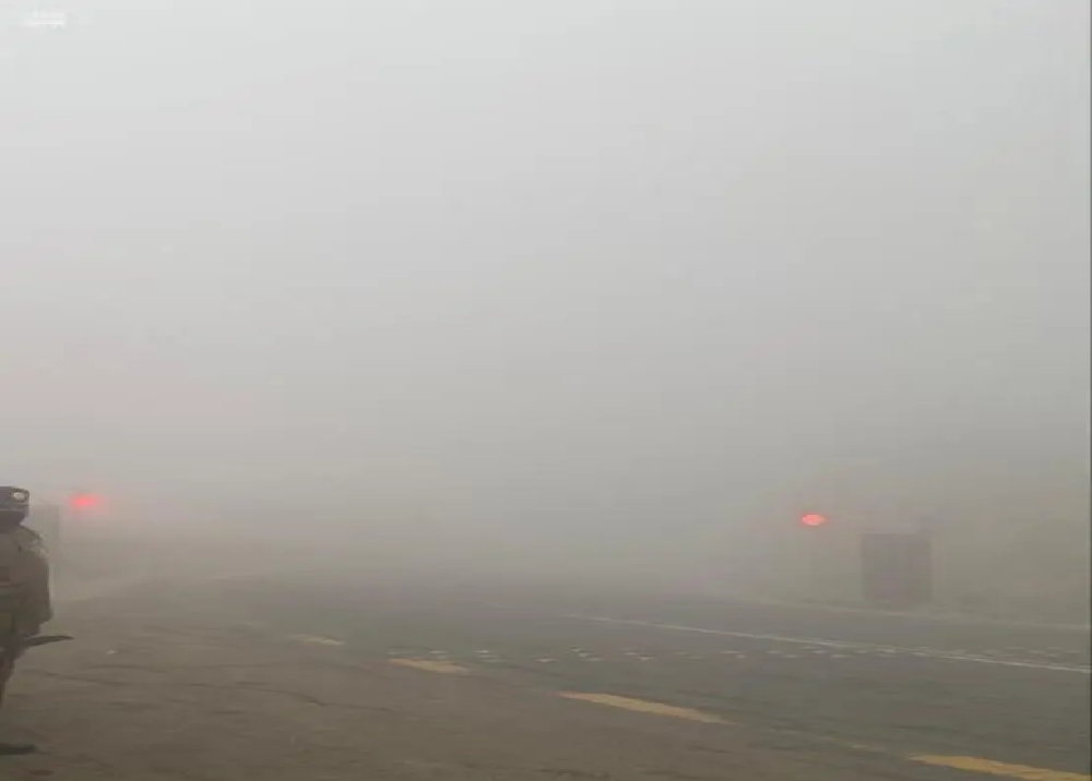 عاجل-|-إنذار-أحمر.-ضباب-كثيف-على-أجزاء-من-المنطقة-الشرقية