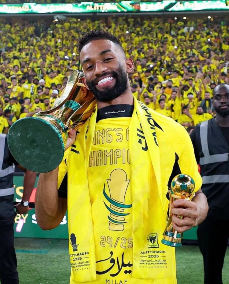 العميد-يتخلى-عن-لاعبيه