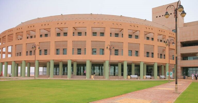 اليوم.-الدراسة-والتدريب-عن-بُعد-في-“التقني”-و”الجامعة”-بالحدود-الشمالية