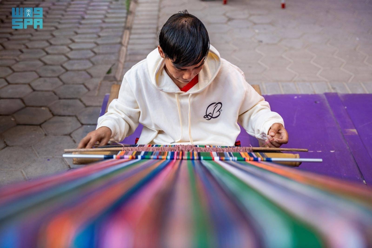 الأزياء-والحرف-اليدوية-نافذة-على-الثقافة-الفلبينية-ضمن-مبادرة-«انسجام-عالمي-2»