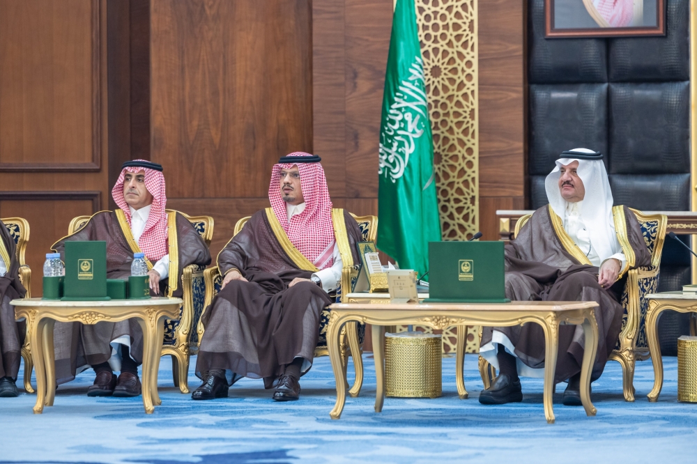 أمير-المنطقة-الشرقية-يستقبل-منسوبي-فرع-وزارة-النقل-ويؤكد-على-إنجاز-مشاريع-الطرق-بجودة-عالية