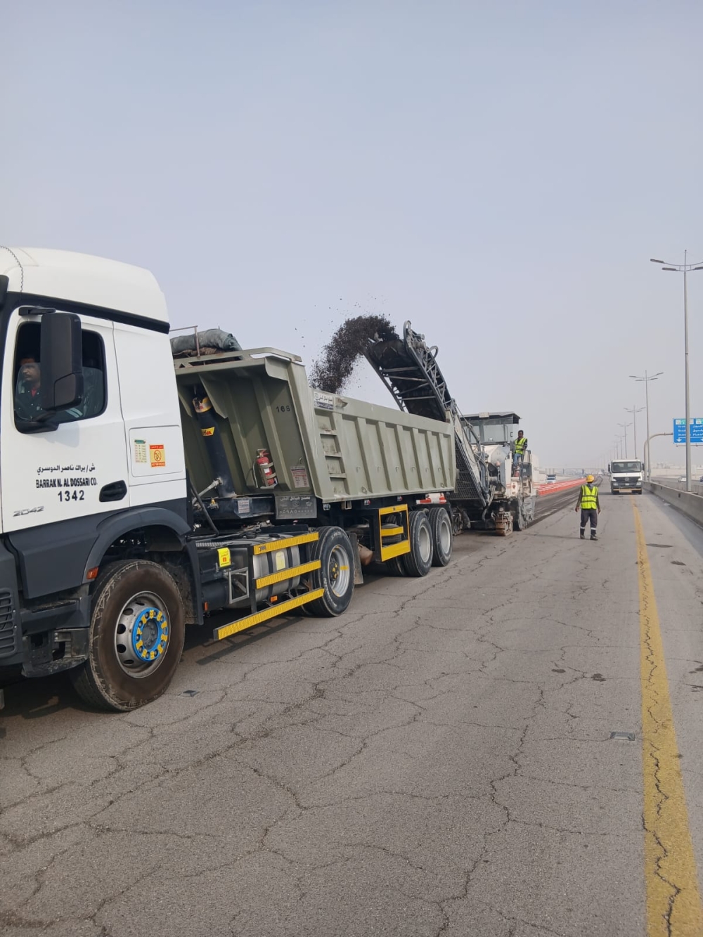 بدء-أعمال-السفلتة-في-طريق-الظهران-من-الدائري-وحتى-المبرز