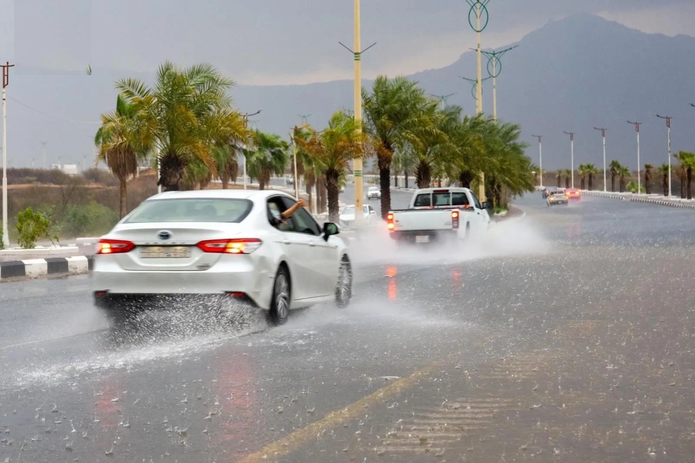 عاجل:-أمطار-غزيرة-تداهم-الرياض-والشرقية-والقصيم.-و”الدفاع-المدني”-يحذر