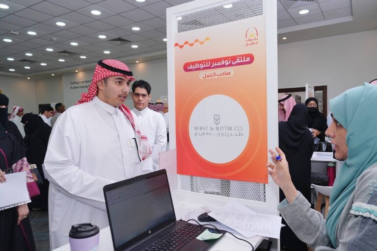 ملتقى-نوفمبر-للتوظيف-2025-لباب-رزق-جميل-بمحافظة-جدة-يستقطب-800-باحث-عن-عمل