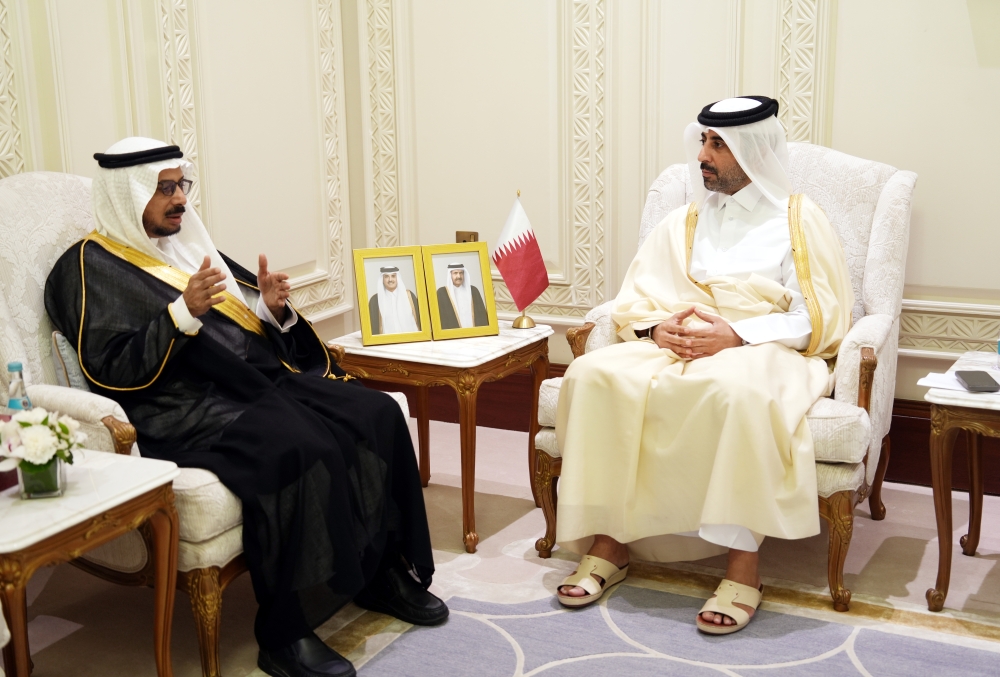 أمين-مجلس-الشورى-يبحث-تطوير-العمل-البرلماني-المشترك-مع-نظيره-القطري