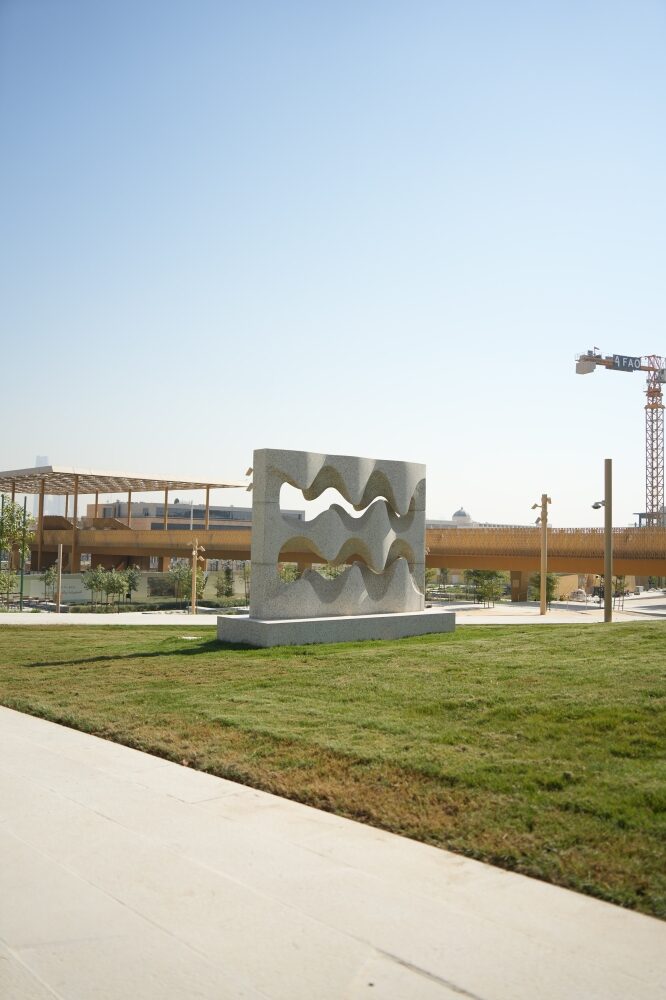 مواقع-حيوية.-“الرياض-آرت”-يُجمّل-العاصمة-بـ14-منحوتة-من-“طويق-للنحت”