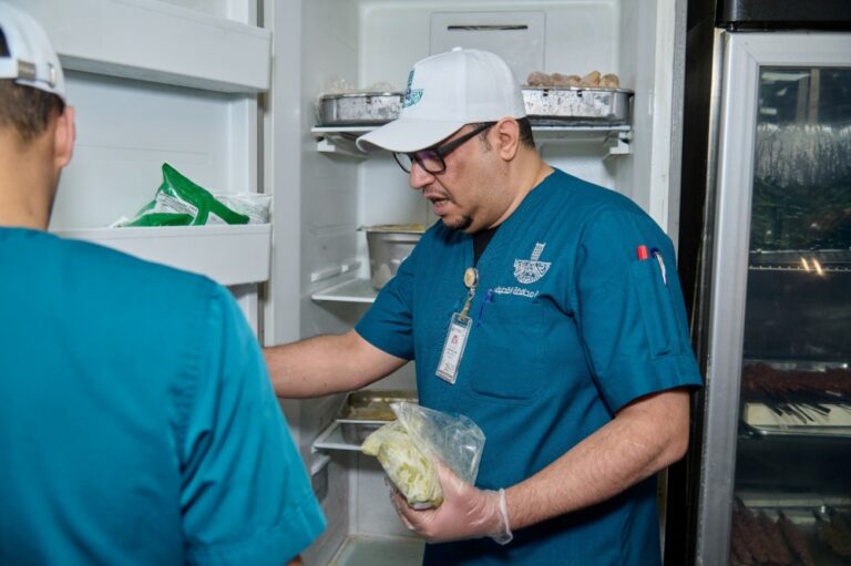 القطيف.-إصلاح-1471-متراً-من-الحفر-وصيانة-900-عمود-إنارة 