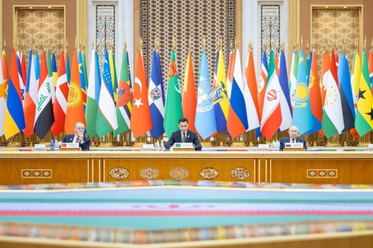 “الخريجي”-يؤكد-أهمية-الثقة-والحوار-والتنمية-في-صنع-السلام