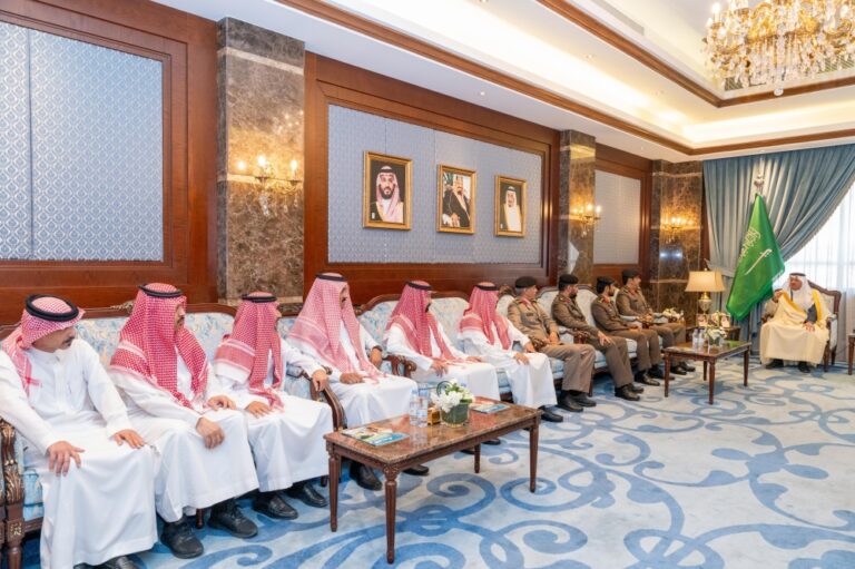 لإنجازاتهم-الأمنية.-محافظ-الأحساء-يكرّم-عددًا-من-ضباط-وأفراد-الشرطة