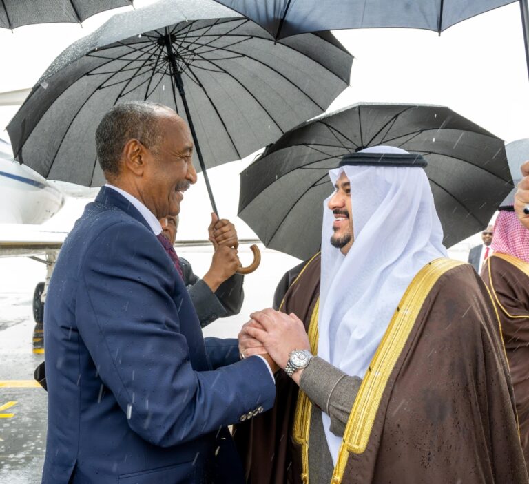 رئيس-مجلس-السيادة-الانتقالي-بجمهورية-السودان-يصل-إلى-الرياض