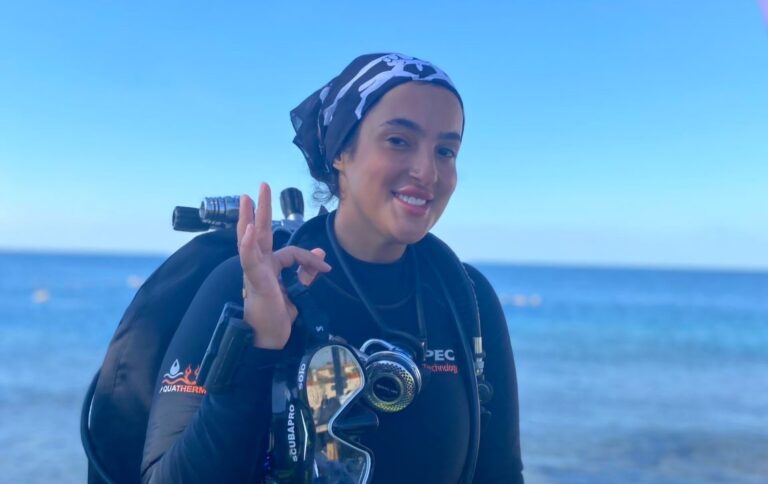 غيداء الحمد أول سعودية تلامس أعماق البحر بتسجيل 127 متراً في البحر الأحمر